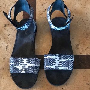 Vince black and white sandal